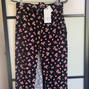 Zara Black with Flower Print Midi Front Slit Skirt - Size L